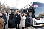 전국 최초 학생전용 통학순환버스 '파프리카' 첫 운행 현장 찾은 김경일 파주시장