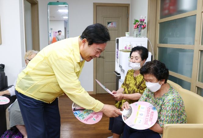 김성제 의왕시장, 폭염 대비 무더위쉼터 현장 점검
