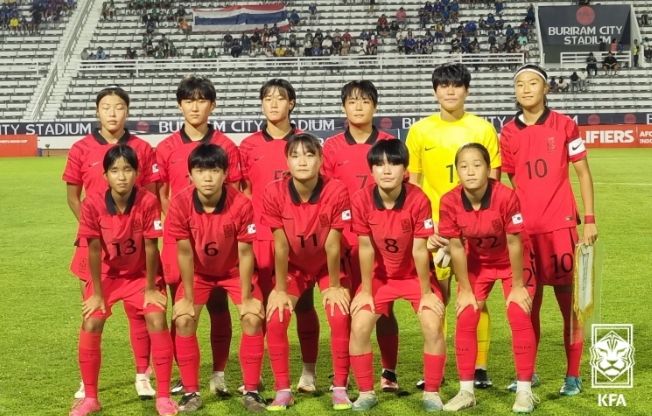 태국과의 경기에 선발 출전한 여자 U-16 대표팀 11명의 모습.