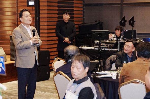 전통시장 상인리더 역량강화 워크숍에서 이재준 수원시장이 발언하고 있다.