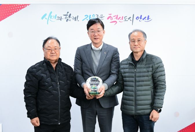 이민근 안산시장, 장하동 원후마을 주민들로부터 감사패 받아
