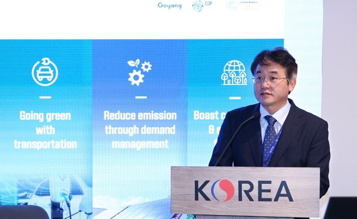 이동환 고양특례시장이 COP28 한국홍보관 고양시 국제세미나에서 고양시 탄소중립정책에 대해 발표하고 있다.