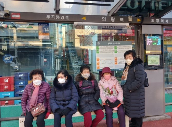 의왕시는 본격적인 겨울철을 맞아 냉온열의자가 설치된 버스정류장 180개소를 한파대피소로 적극 활용할 계획이다.