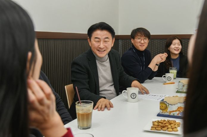 김동근 의정부시장, '카페 무지개'로 경제일자리국 직원들 격려