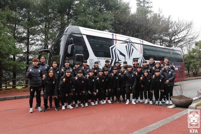 여자 U-20 대표팀이 2024 AFC U-20 여자 아시안컵 A조에 편성됐다. 사진은 지난달 우즈벡 원정 평가전 출국 전 파주NFC에서 촬영한 대표팀의 모습.