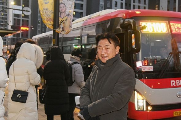 김동근 의정부시장, G6100번 광역버스 출근길 현장 확인
