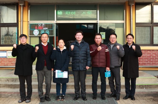 이상일 용인특례시장이 지난 19일 처인구 백암면에 있는 백암초등학교를 방문해 2026년 준공 예정인 복합시설 진행 상황을 점검했다.