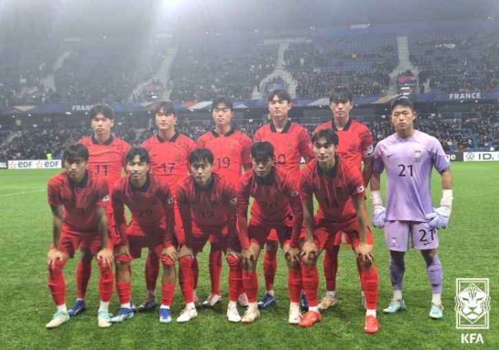 황선홍 감독이 이끄는 올림픽 대표팀이 오는 14일부터 튀르키예 전지훈련에 나선다. 사진은 지난 프랑스 원정 평가전에 출전한 선수단의 모습.