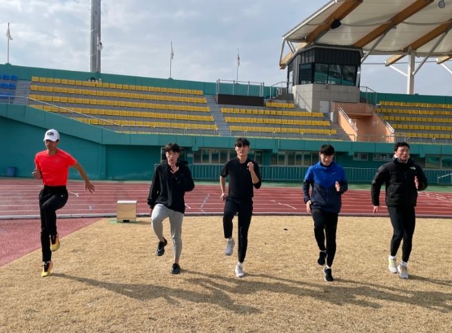 2024년 첫 대회를 앞두고 동계전지훈련에 임하고 있는 과천시청 직장운동부 육상팀 선수들