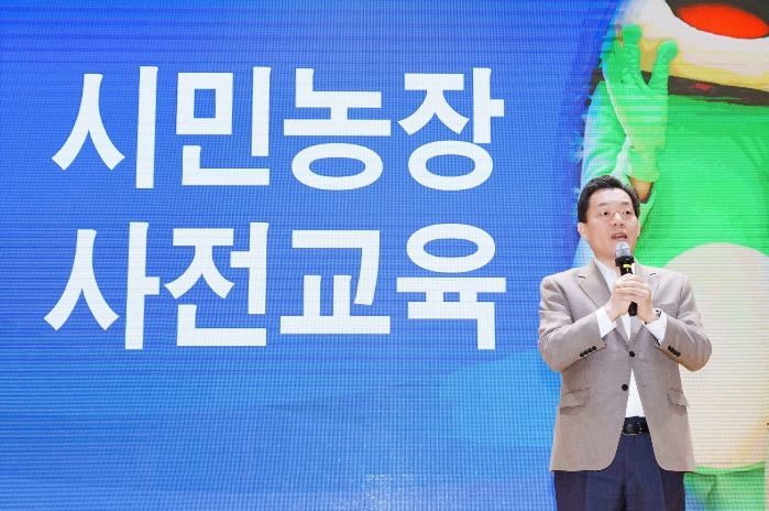 이재준 수원특례시장이 22일 교육에 앞서 인사말을 하고 있다.