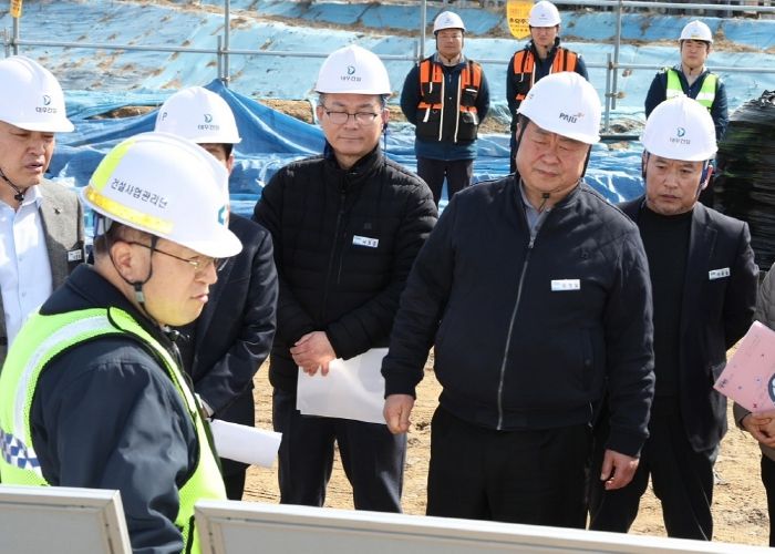 4일 김경일 파주시장이 2024년 수도권광역급행철도(GTX) A노선 개통 대비 현장 점검을 위해 문산차량사업소와 운정 수도권광역급행철도(GTX) 역사 환승센터 공사 현장을 방문했다.