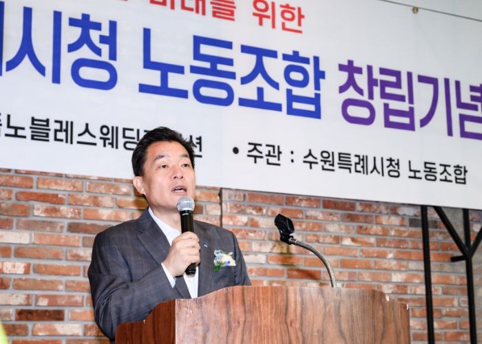 이재준 수원시장이 인사말을 하고 있다.