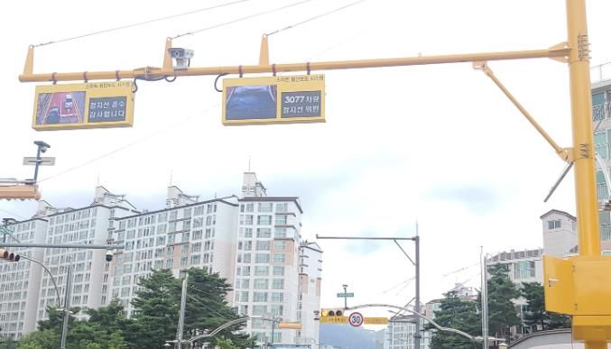 용인특례시가 내년 초 어린이보호구역 3곳에 정지선 위반 알림 시스템을 도입한다