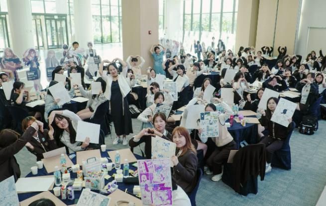 경기예고 만화애니과 80명초청, 입주기업(작가)와의 토크콘서트, 드로잉쇼를 개최했다.