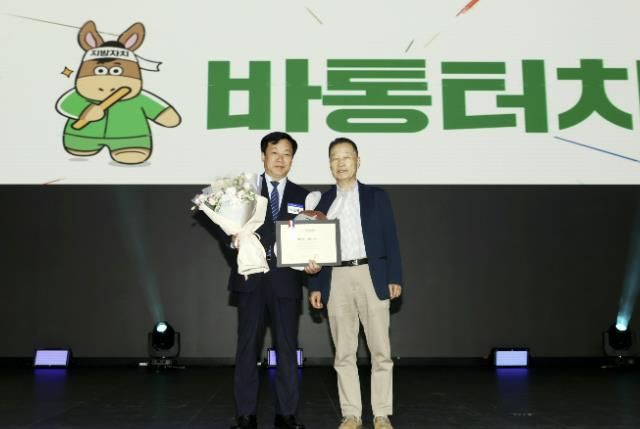 군포시의회 11일 광명 아이벡스 스튜디오에서 열린 ‘2024 지방자치어워드’ 시상식에서 ‘군포시 이주노동자 지원 및 인권증진 조례’ 제정(김귀근 의장 발의) 사례로 자치입법상을 수상했다.
