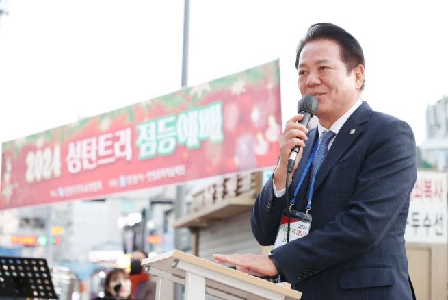 성탄트리 점등식 참석한 최대호 안양시장