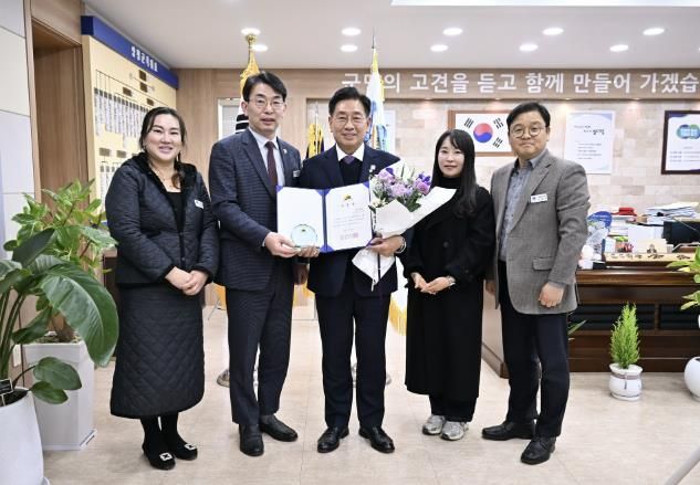 전진선 양평군수, 제3회 의정·행정대상 시상식서 기초단체장 부문 우수상 수상