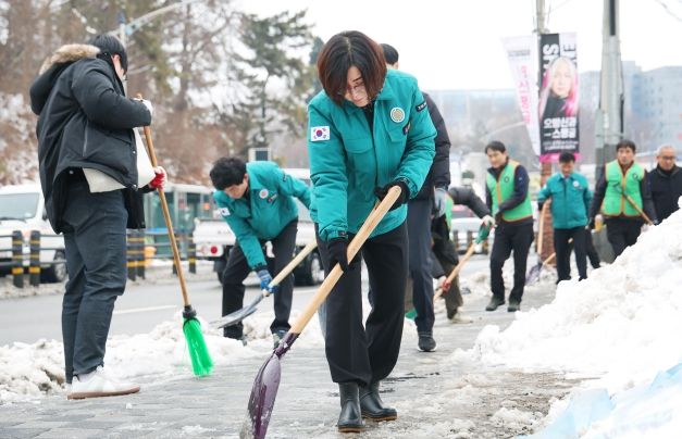 안성시, ‘설 연휴 폭설’에 인력 총 투입해 제설작업 총력