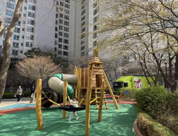 성남시, 파크뷰아파트 단지 내 아동친화적 놀이터 개장