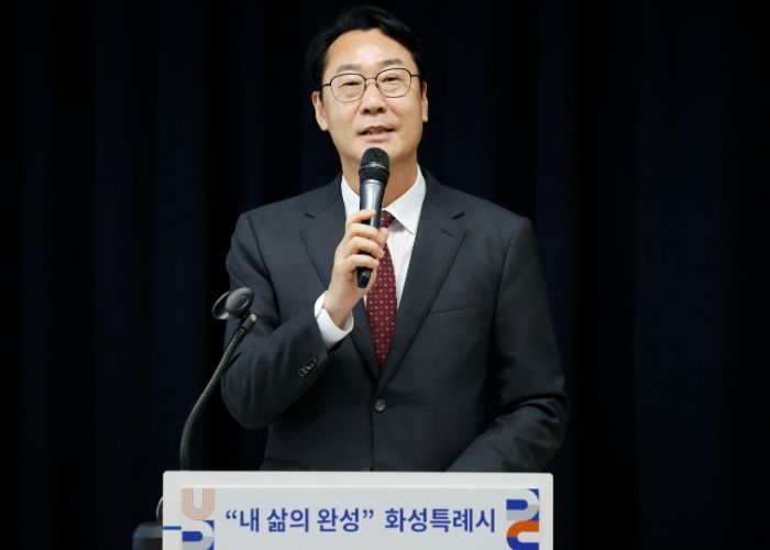정명근 화성특례시장이 1일 민선8기 3주년 시정브리핑에서 발언하고 있다.
