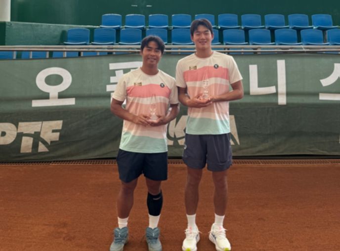 정홍 선수(왼쪽)·김동주 선수(오른쪽)