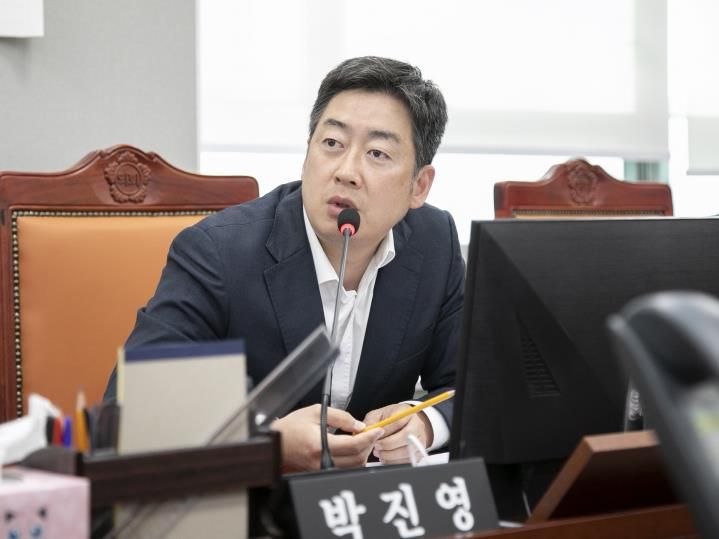 경기도의회 박진영 의원, 경기연구원, 행정사무감사에서 연구보고서 체계 점검