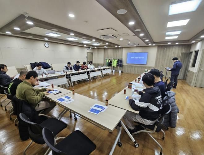 수원시, 근무환경 개선을 위한 춘·추복 품평회 개최