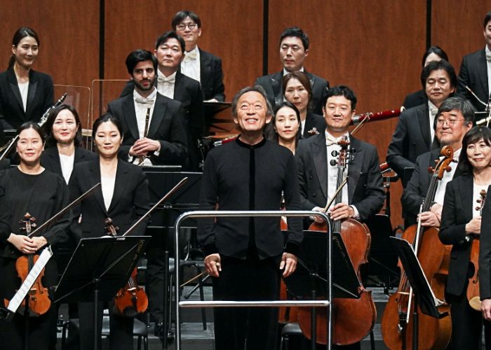 정명훈 지휘자와 바이올리니스트 레오니다스 카바코스, KBS교향악단이 15일 화성예술의전당 동탄아트홀에서 개관 기념 공연을 선보였다