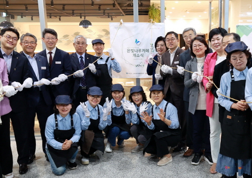2일 과천지식정보타운 스마트케이타워 B동(과천대로7길 26) 지하 1층에서 열린 실버카페 '은빛나루' 개소식. /과천시 제공